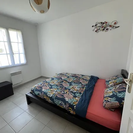 Holiday home Maison Proche Du Pont De L Ile D Oleron Le Chateau-d'Oleron